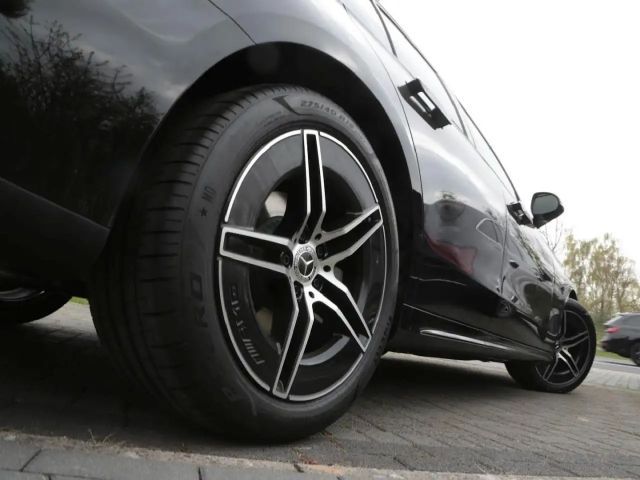 Mercedes-Benz E 220 AMG Line E 220 d Sedan