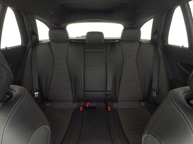 Mercedes-Benz E 200 E 200 d