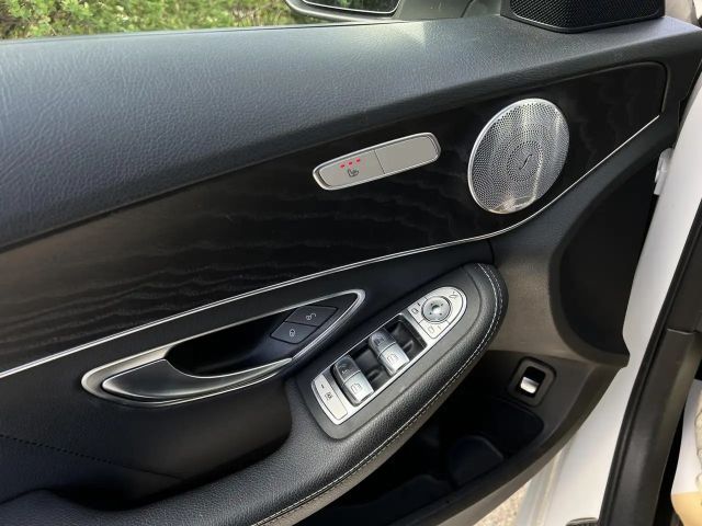 Mercedes-Benz C 200 4MATIC AMG Line Sedan