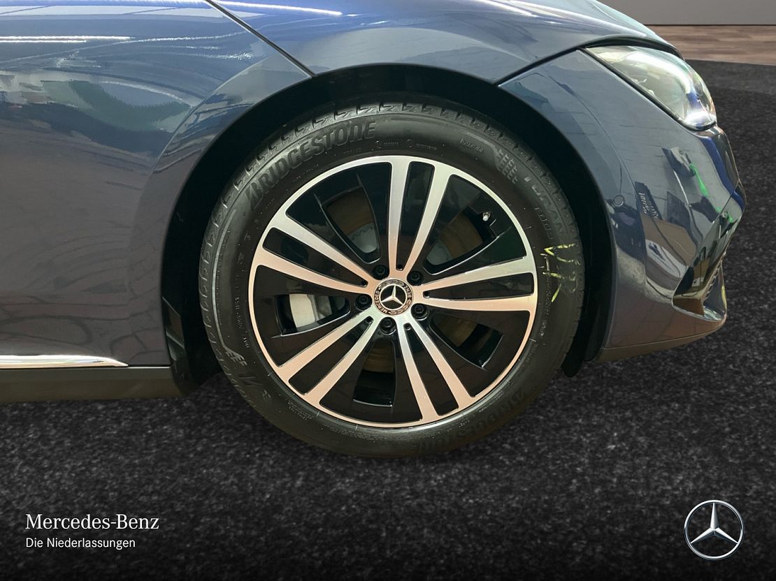 Mercedes-Benz EQE 300 Sedan