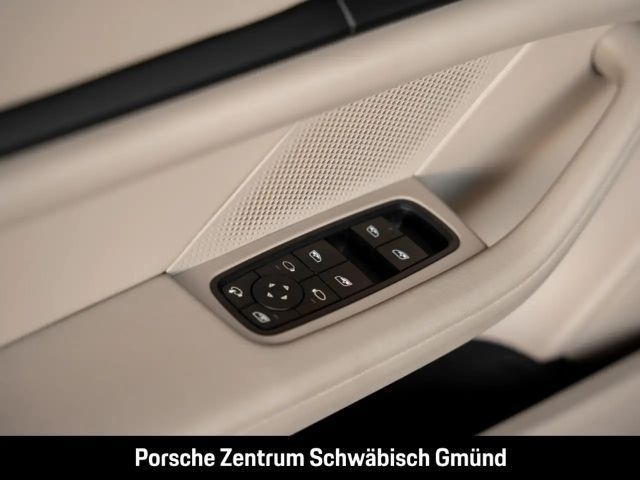 Porsche Taycan Surround-View Luftfederung Panoramadach