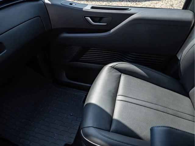 Hyundai Staria Signature