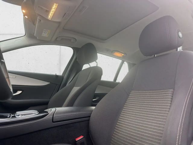 Mercedes-Benz E 220 AVANTGARDE E 220 d Estate