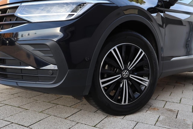 Volkswagen Tiguan Tiguan 1,5 TSI Active Klima Navi Einparkhilfe
