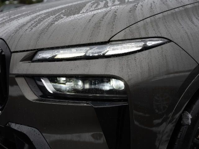 BMW X7 M 60i FACEL. PANO HUD 360° LED STANDHZ B&W