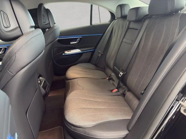 Mercedes-Benz E 200 Sedan