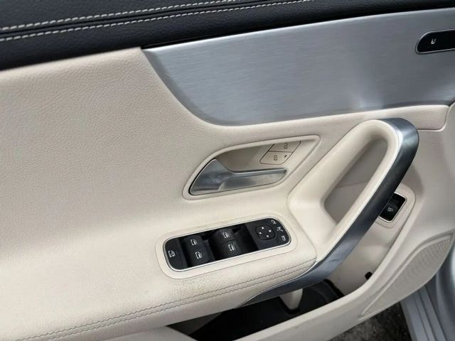 Mercedes-Benz CLA 180 Sedan