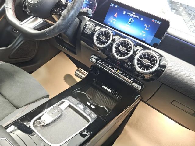 Mercedes-Benz CLA 200 AMG Line