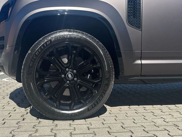 Land Rover Defender 110