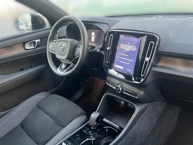 Volvo XC40 Core Recharge