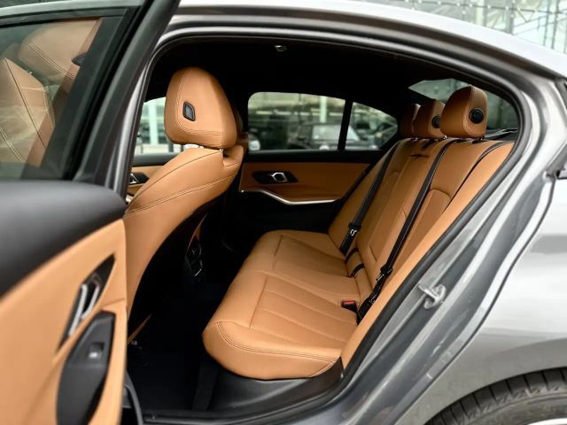 BMW 320 320i M-Sport Sedan