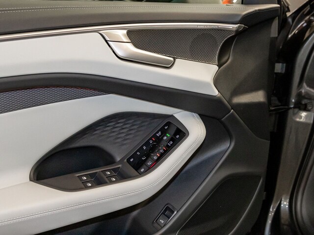 Audi A6 Avant Quattro S-Tronic