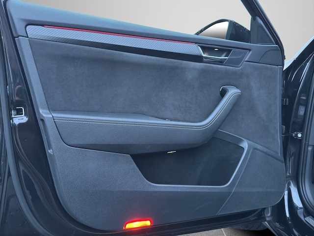 Skoda Superb 2.0 TDI Combi Sportline