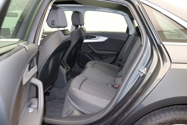 Audi A4 40 TFSI S-Tronic Sedan