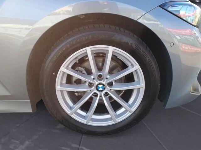 BMW 320 320i M-Sport Sedan