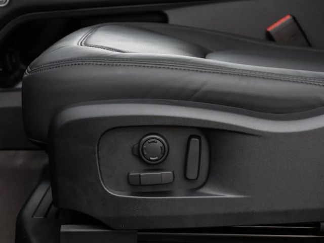 Land Rover Defender 110 D300 Dynamic HSE