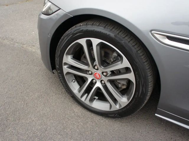 Jaguar XE AWD R-Dynamic SE