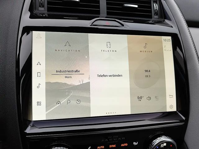 Jaguar E-Pace AWD P300e R-Dynamic SE