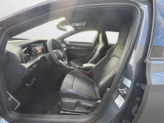 Volkswagen Golf 1.5 eTSI DSG R-Line