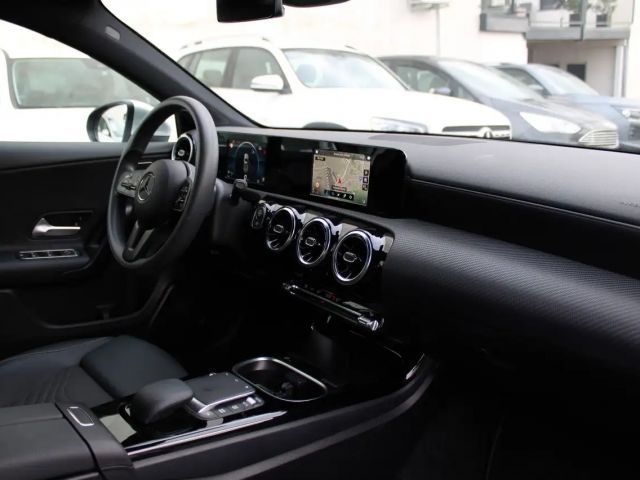 Mercedes-Benz A 180 A 180 d