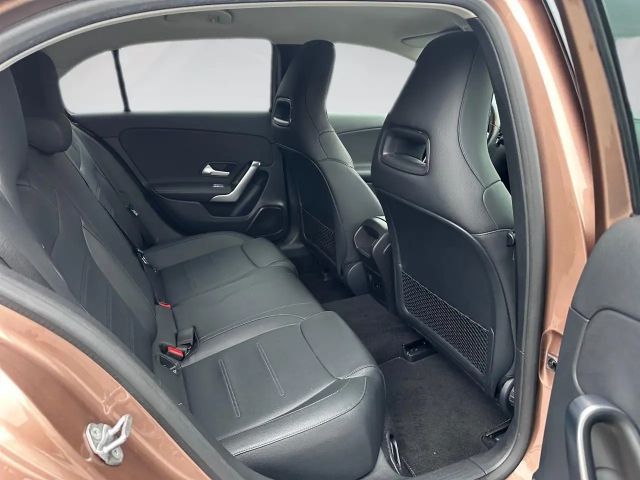 Mercedes-Benz A 180 A 180 d Progressive