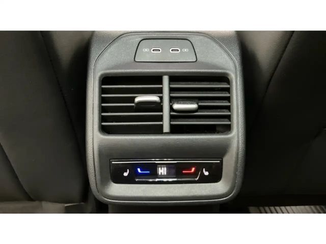 Volkswagen Passat 1.5 eTSI Business Variant