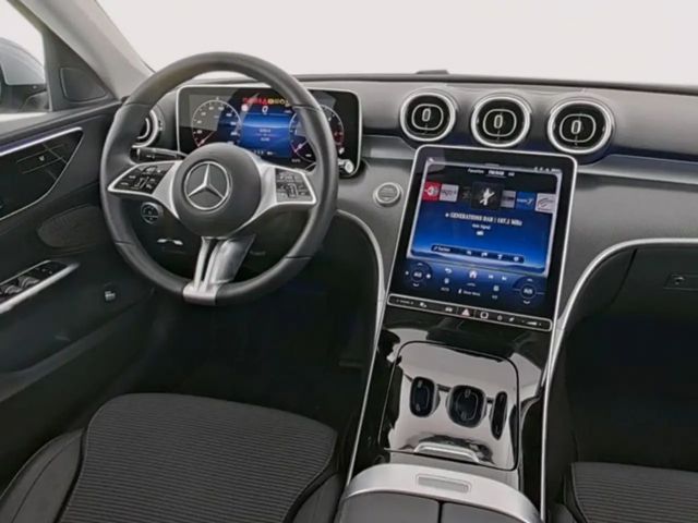 Mercedes-Benz C 220 Sedan