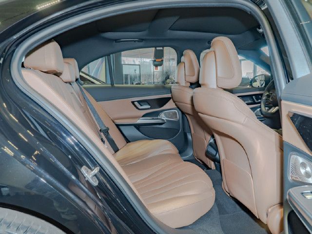 Mercedes-Benz E 200 Sedan