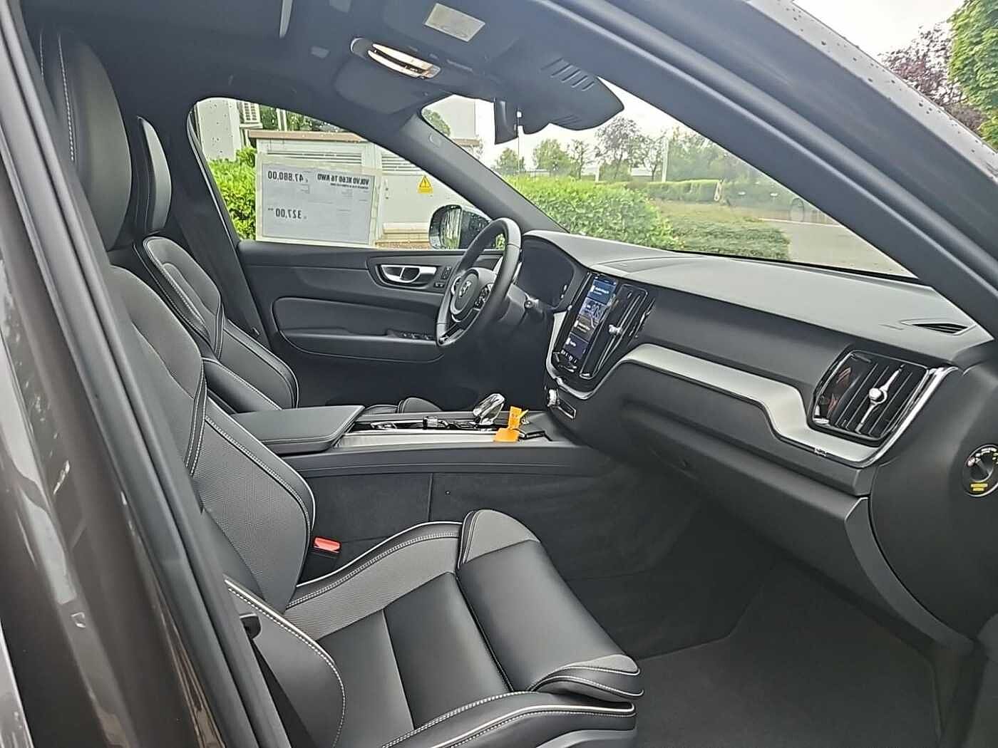 Volvo XC60 AWD Dark Plus T6