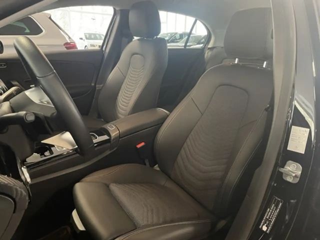 Mercedes-Benz A 180 A 180 d