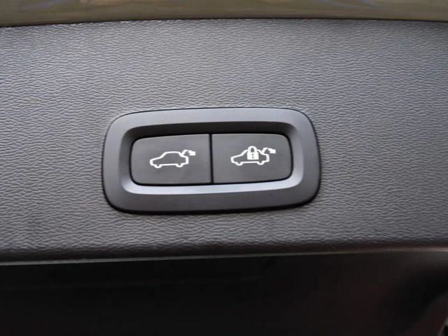 Volvo XC40 AWD Plus Recharge Twin Engine