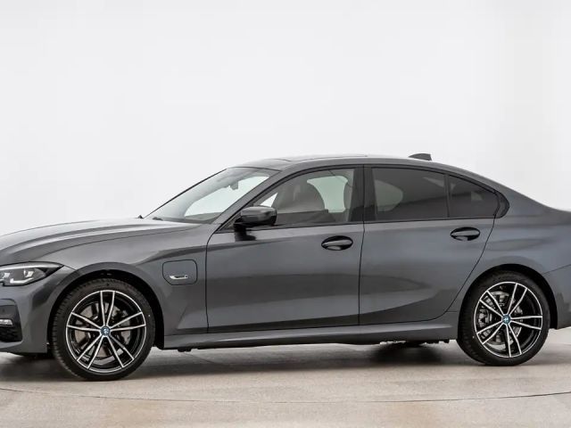 BMW 330 330e Sedan xDrive