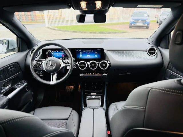 Mercedes-Benz GLA 200 Progressive Sedan