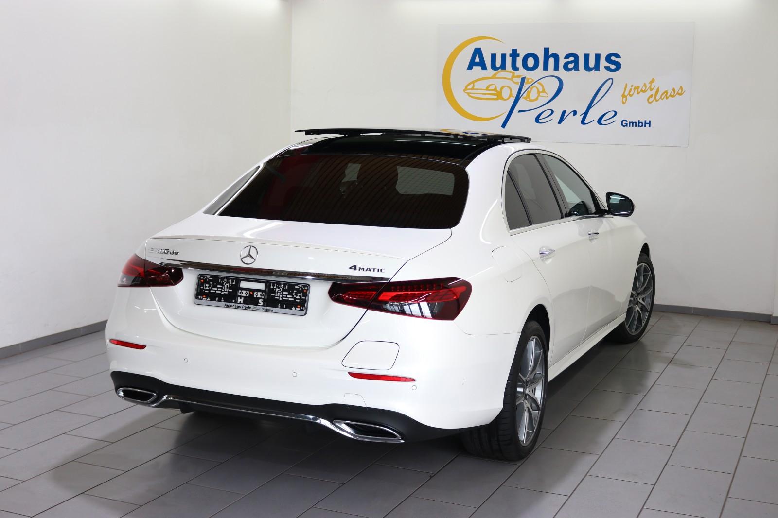 Mercedes-Benz E 300 4MATIC E 300 de Sedan