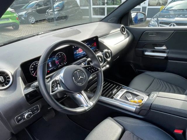 Mercedes-Benz B 180 B 180 d