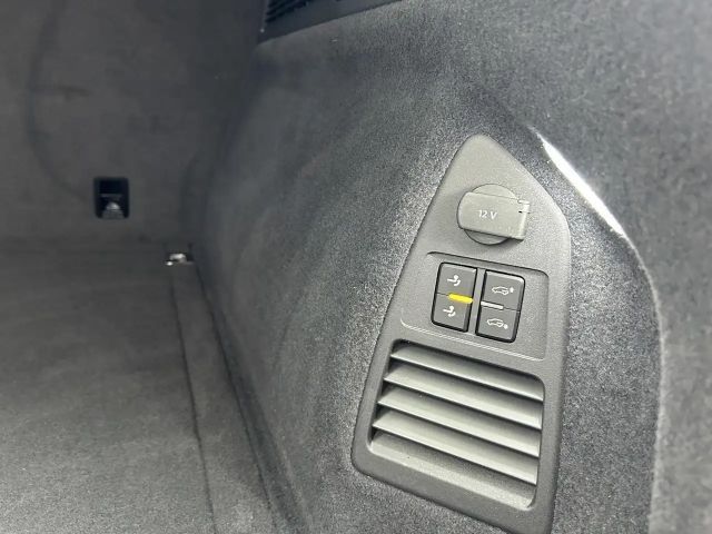 Volkswagen Touareg Luftfederung / AHK / Innovision Cockpit