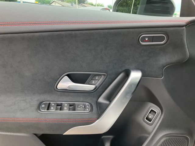 Mercedes-Benz CLA 200 AMG Line Shooting Brake