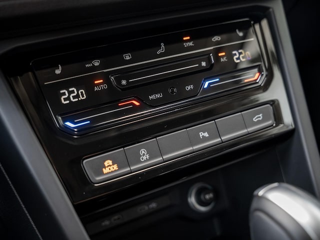 Volkswagen Touran 1.5 TSI DSG ACC FLA KeyLess AkustikGlas