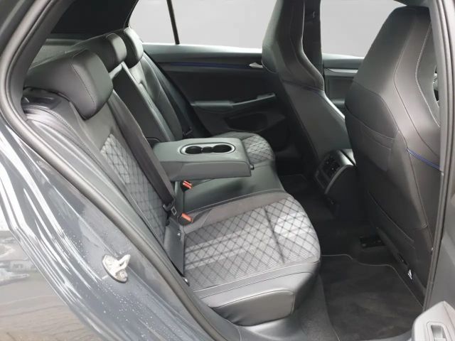 Volkswagen Golf 1.5 eTSI DSG R-Line