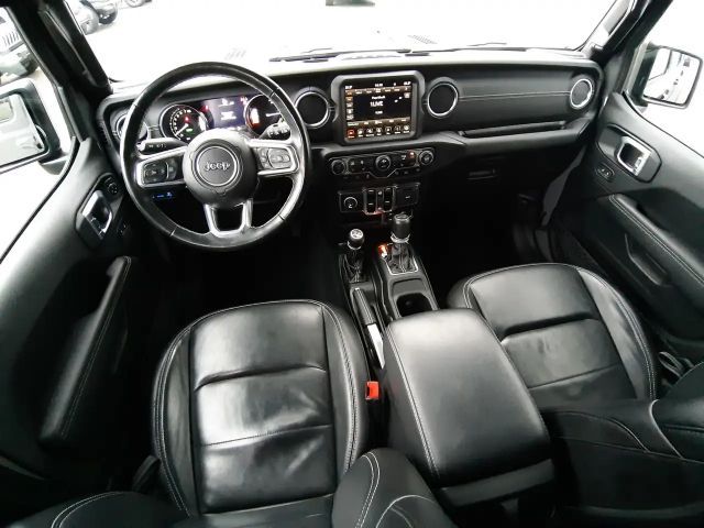 Jeep Wrangler Sahara