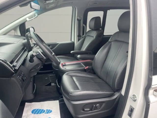 Hyundai Staria Signature