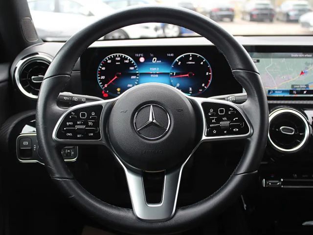 Mercedes-Benz A 200 A 200 d