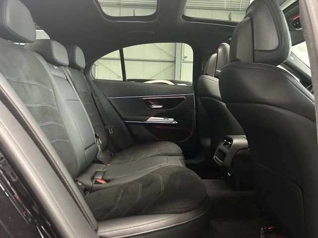 Mercedes-Benz E 200 AMG Line Sedan