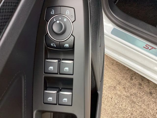 Ford Focus EcoBoost ST Line Wagon