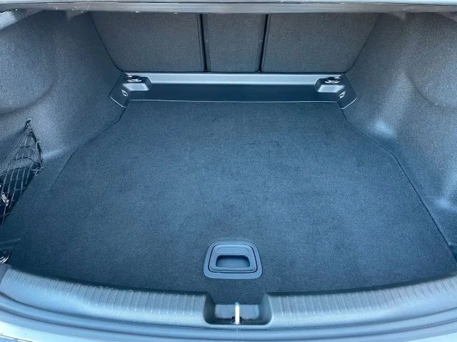 Mercedes-Benz C 200 4MATIC AMG Line Sedan