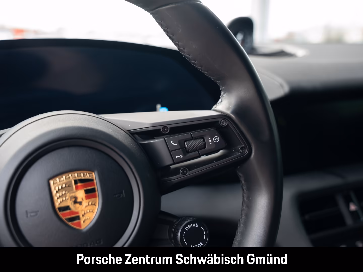 Porsche Taycan Basis Surround-View Luftfederung 21-Zoll