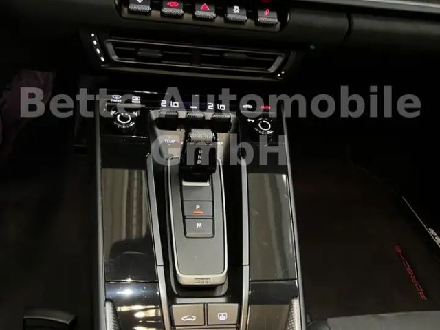 Porsche 992 Black Edition Carrera GTS