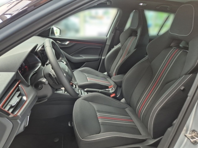 Skoda Kamiq Monte Carlo1.5 TSI DSG +AHK+NAVI+APP+CT+PANO+R-Kamera+