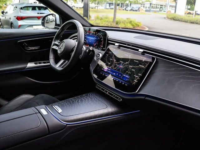 Mercedes-Benz E 200 AMG Line Sedan