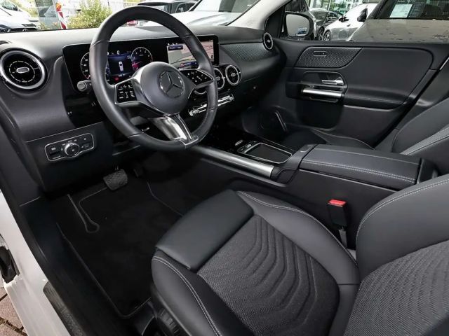 Mercedes-Benz B 200 Sedan